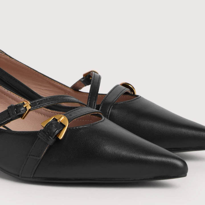 Coccinelle Spitz zulaufende Kitten-Heel-Pumps in Schwarz