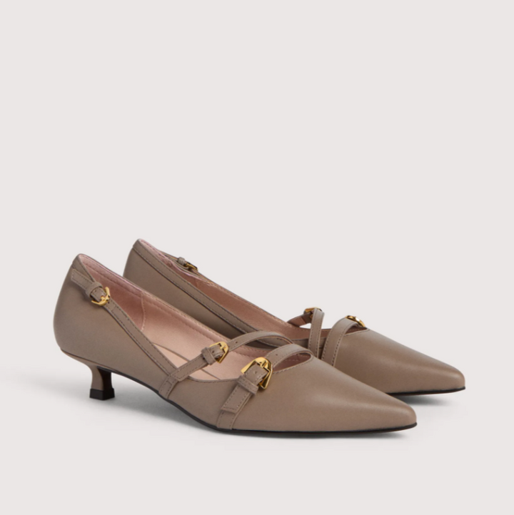 Coccinelle Spitz zulaufende Kitten-Heel-Pumps in Taupe