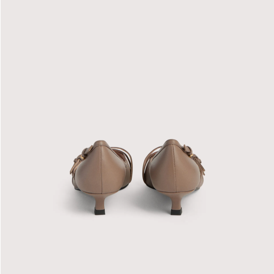 Coccinelle Spitz zulaufende Kitten-Heel-Pumps in Taupe