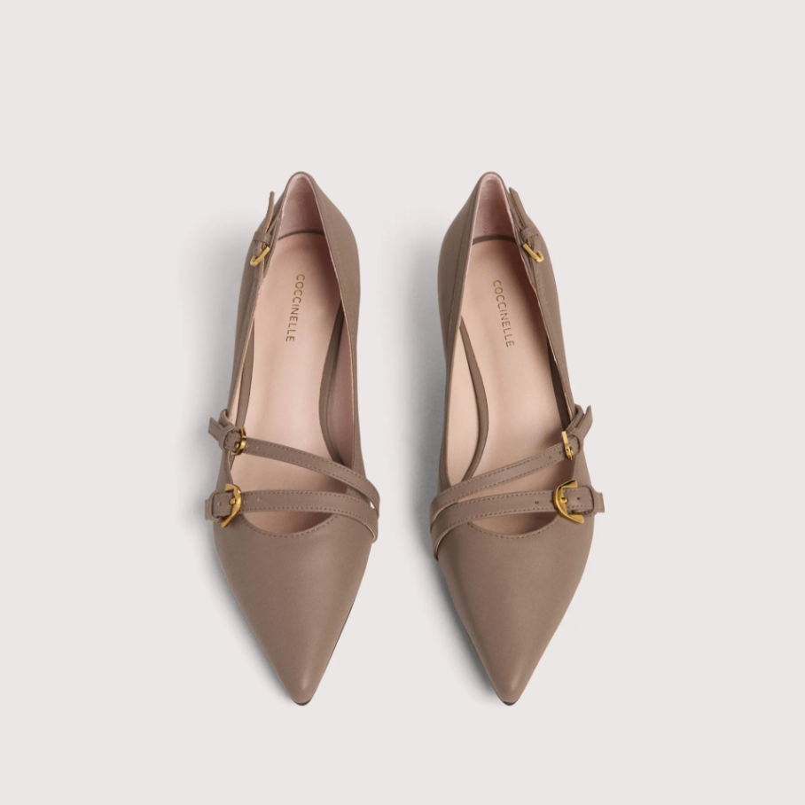 Coccinelle Spitz zulaufende Kitten-Heel-Pumps in Taupe