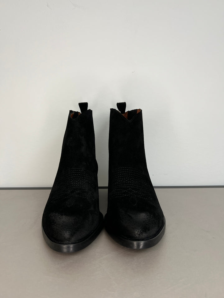Ankle Boots in schwarz aus Stoff