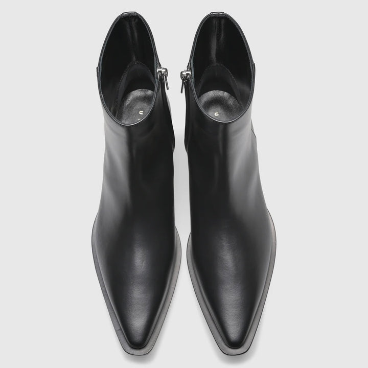 Unützer Stiefeletten mit spitzer Zehenform